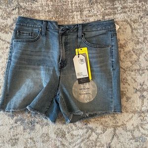 1822 Super High Rise Shorts